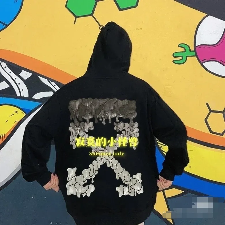 ♻️💯Upper body reference model picture♥️ Top tested version official website new OFF-WHITE water droplet dissolving black ice cream hoodie pullover sweatshirt Graffiti arrow series European niche culture high street versatile inkjet graffiti water drop arrow💧hot melt gradient effect! The printing adopts the imported glue hot stamping process. The printing has an overlapping and melting texture, creating a three-dimensional and dynamic effect. After high temperature and heat fixation, the firmness is very high, so there is no need to worry about the printing fading and falling off easily! The fabric is made of custom-woven and dyed pure cotton twill terry that has been pre-shrunk by washing and treated to prevent pilling. The collar is made of thick threads and is elastic. The collar will not deform even after repeated cleaning for a long time!   Complete range of PB packaging bags with wash water label tags and comparison support! 🚩Wall crack recommendation is different from the market currency! A full set of customized accessories! Strict quality control! ZP-purchasing agent of the same level! It’s extremely difficult to reproduce, so don’t be afraid of any comparison! Give it away and keep it for yourself💕 The fabric is made of 480g large fish scale terry cotton fabric, which is full of drape and is a big release. Color: black and white Size: XS-L P:390